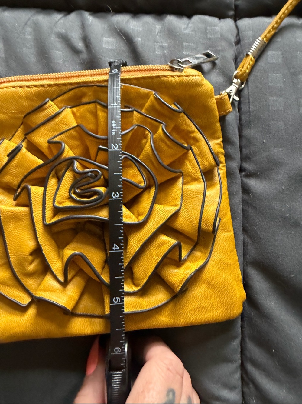 Yellow Floral Applique Crossbody Bag with Adjustable Strap - Picture 5 of 6